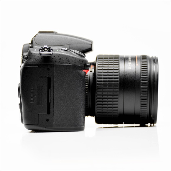 NIKON D7000 BODY (16.2MP) + Accessories - Shutter Count 2,713 - Picture 4 of 16